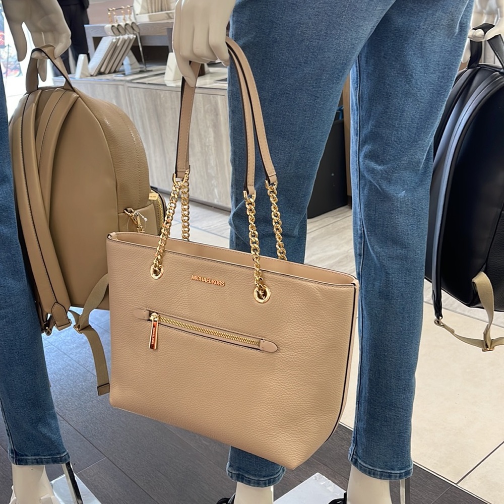 MICHAEL KORS
Jet Set Medium Front Zip Pebbled Leather Chain Tote Bag
Buff
NWT - Picture 13 of 16